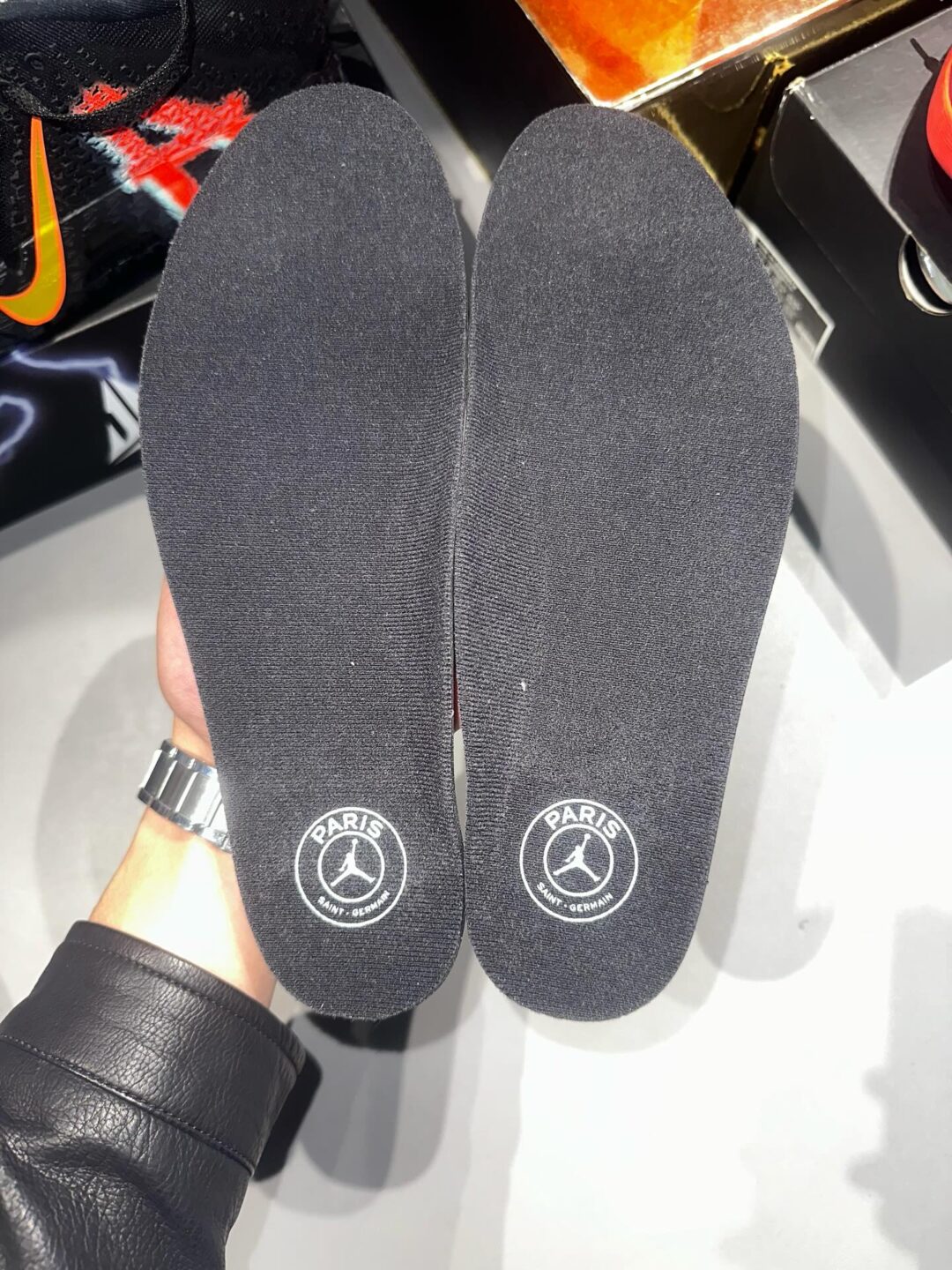 【2025年 12/5 発売】PSG/Paris Saint Germain × NIKE AIR JORDAN 6 RETRO “Metallic Silver” (パリ・サンジェルマン ナイキ エア ジョーダン レトロ “メタリックシルバー”) [IQ5135-001]