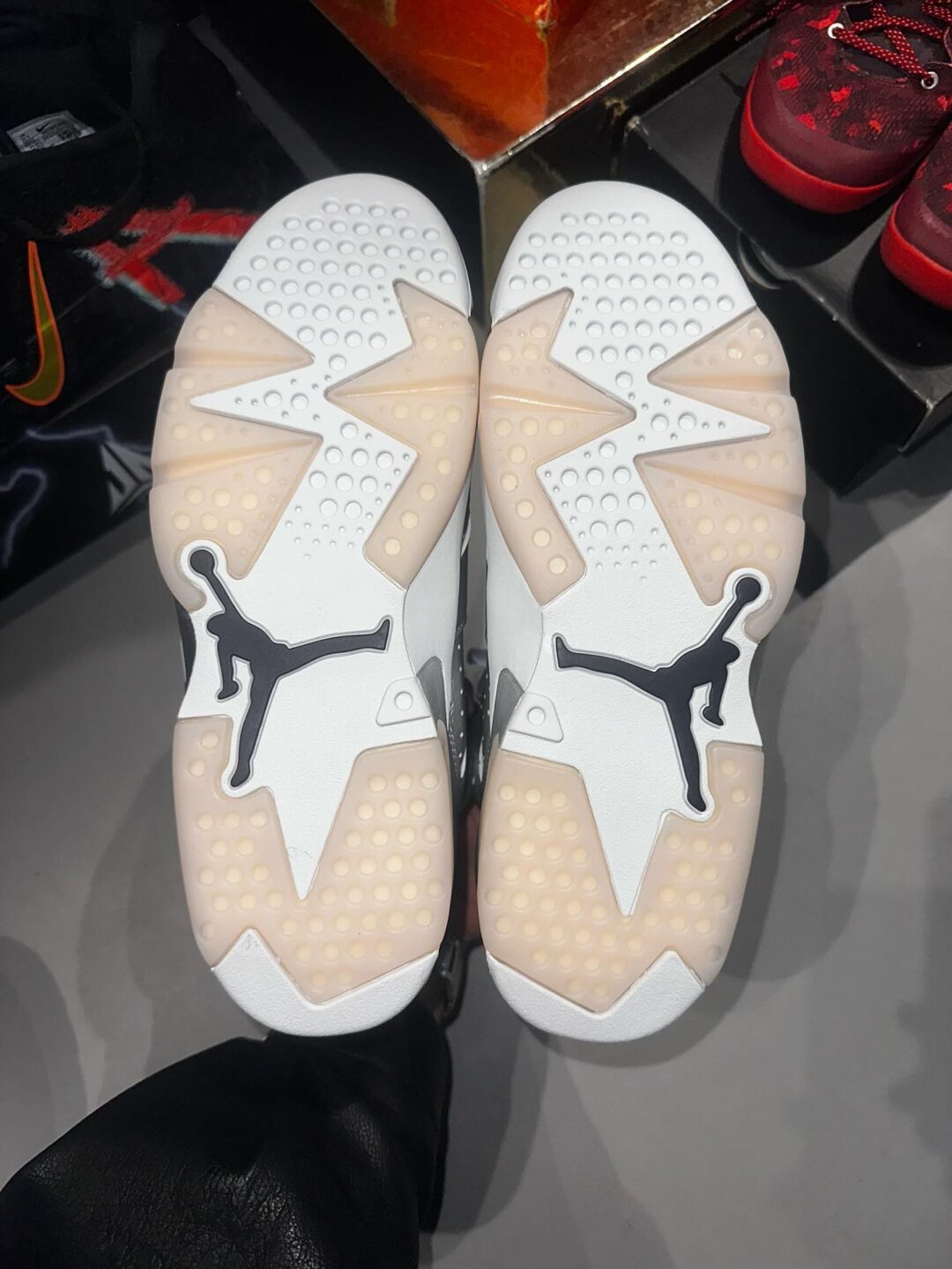 【2025年 12/5 発売】PSG/Paris Saint Germain × NIKE AIR JORDAN 6 RETRO “Metallic Silver” (パリ・サンジェルマン ナイキ エア ジョーダン レトロ “メタリックシルバー”) [IQ5135-001]