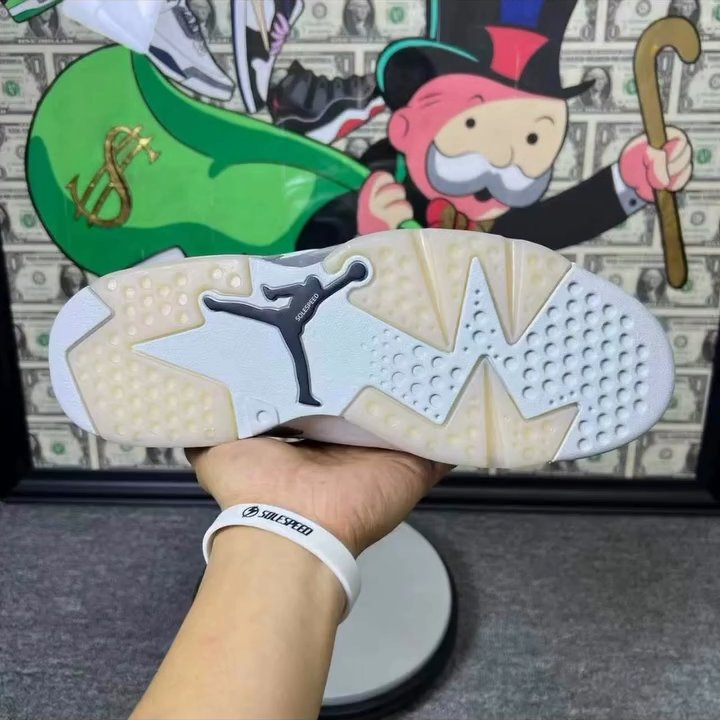 【2025年 12/5 発売】PSG/Paris Saint Germain × NIKE AIR JORDAN 6 RETRO “Metallic Silver” (パリ・サンジェルマン ナイキ エア ジョーダン レトロ “メタリックシルバー”) [IQ5135-001]