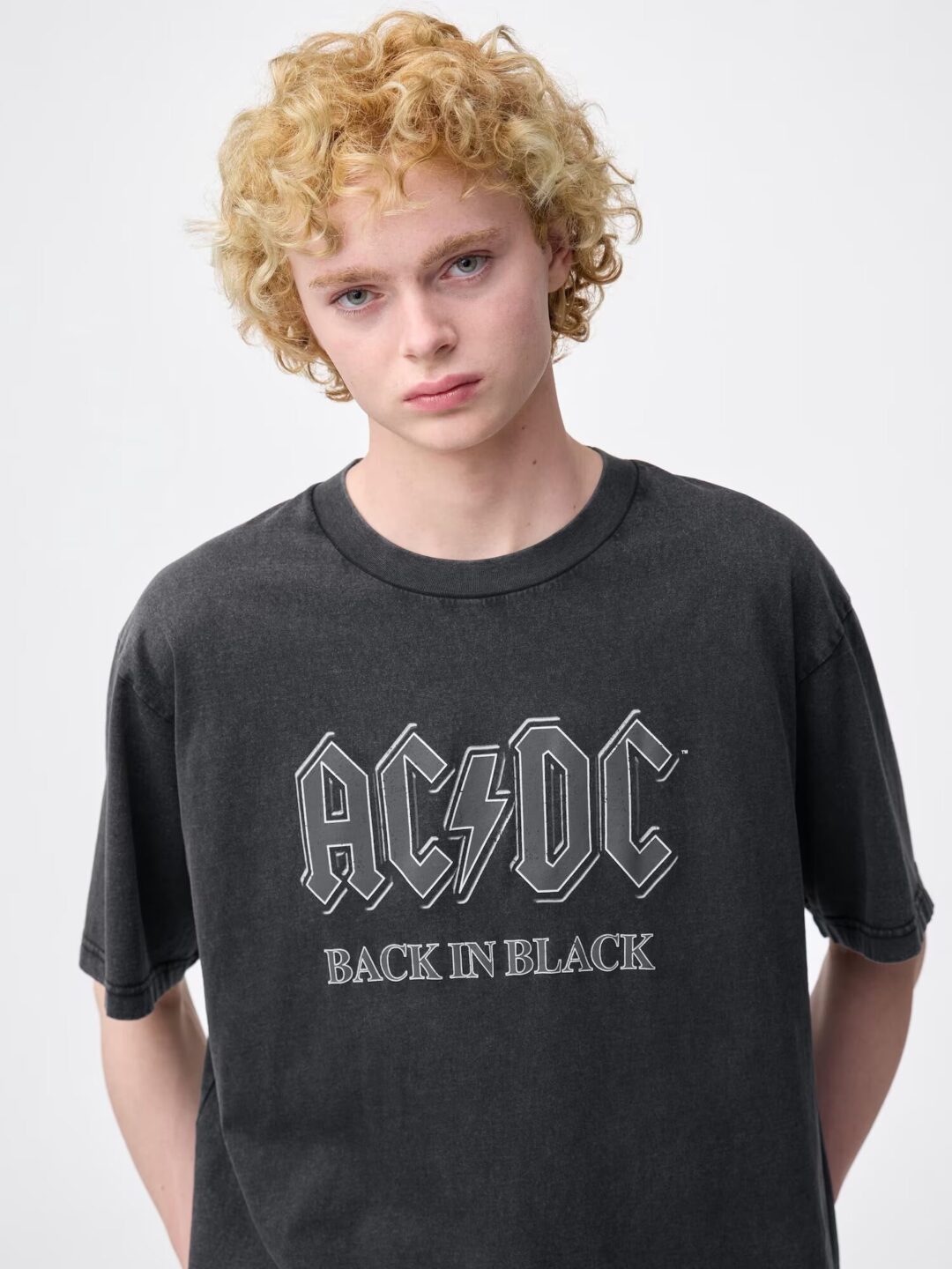 GU MUSIC Collection「AC/DC」コラボレーションが2025年 6/27 発売 (ジーユー エーシー・ディーシー)