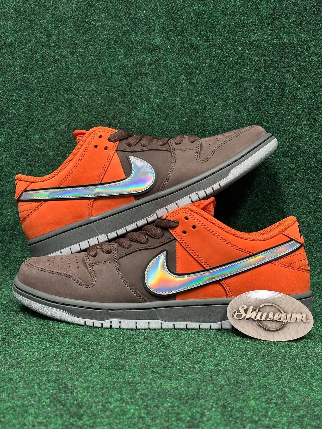 【2026年 春 発売予定】NIKE SB DUNK LOW PRO PREMIUM “Muni/Safety Orange/Baroque Brown” (ナイキ ダンク ロー プロ プレミアム “セフティオレンジ/バロックブラウン”) [IR1888-800]