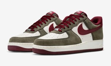【2025年 6/9 発売】NIKE AIR FORCE 1 07 LOW “Cargo Khaki/Dark Team Red” (ナイキ エア フォース 1 ロー “カーゴカーキ/ダークチームレッド”) [FQ8714-302]