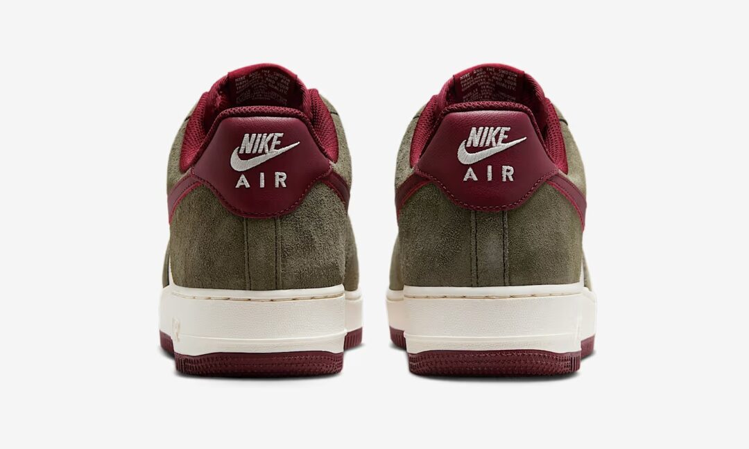 【2025年 6/9 発売】NIKE AIR FORCE 1 07 LOW “Cargo Khaki/Dark Team Red” (ナイキ エア フォース 1 ロー “カーゴカーキ/ダークチームレッド”) [FQ8714-302]