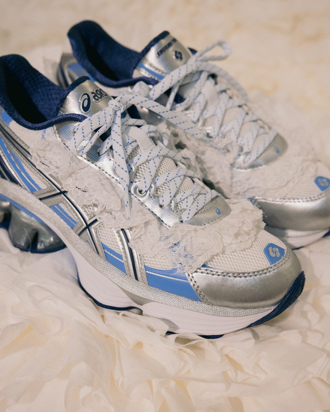 【海外 2025年 6/25 発売】SHUSHU/TONG × ASICS GEL-KINETIC FLUENT (シュシュ/トング アシックス ゲルキネティック)