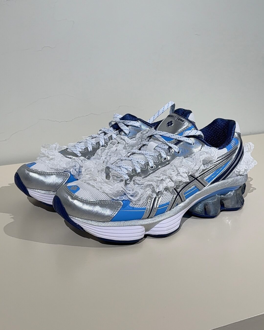 【海外 2025年 6/25 発売】SHUSHU/TONG × ASICS GEL-KINETIC FLUENT (シュシュ/トング アシックス ゲルキネティック)