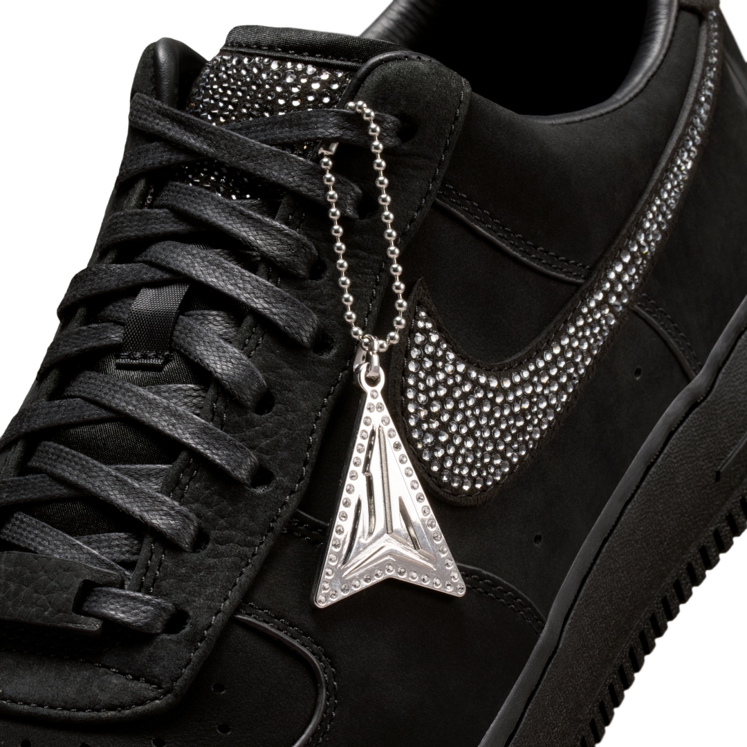 【2026年 春 発売予定】Ja Morant × NIKE AIR FORCE 1 LOW “Swarovski/Black” (ジャ・モラント ナイキ エア フォース 1 スワロフルキー) [IQ9772-001]