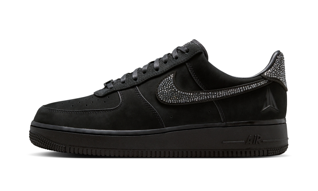 【2026年 春 発売予定】Ja Morant × NIKE AIR FORCE 1 LOW “Swarovski/Black” (ジャ・モラント ナイキ エア フォース 1 スワロフルキー) [IQ9772-001]