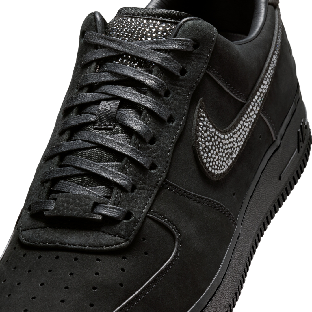 【2026年 春 発売予定】Ja Morant × NIKE AIR FORCE 1 LOW “Swarovski/Black” (ジャ・モラント ナイキ エア フォース 1 スワロフルキー) [IQ9772-001]
