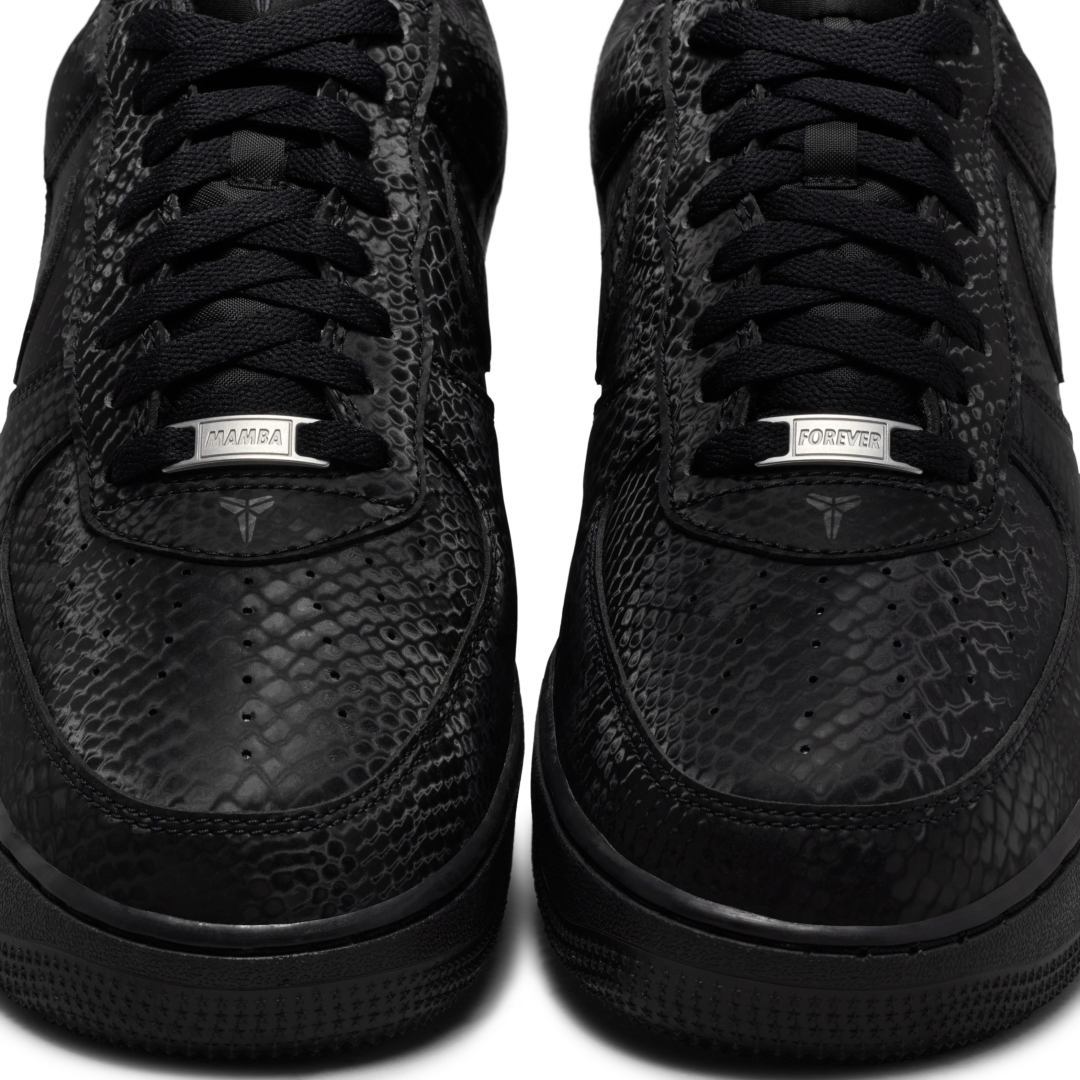 【2025年 11/1 発売】Kobe Bryant Forever × NIKE AIR FORCE 1 LOW QS “Triple Black” (コービー・ブライアント ナイキ エア フォース 1 ロー レトロ “トリプルブラック”) [IB0018-003]