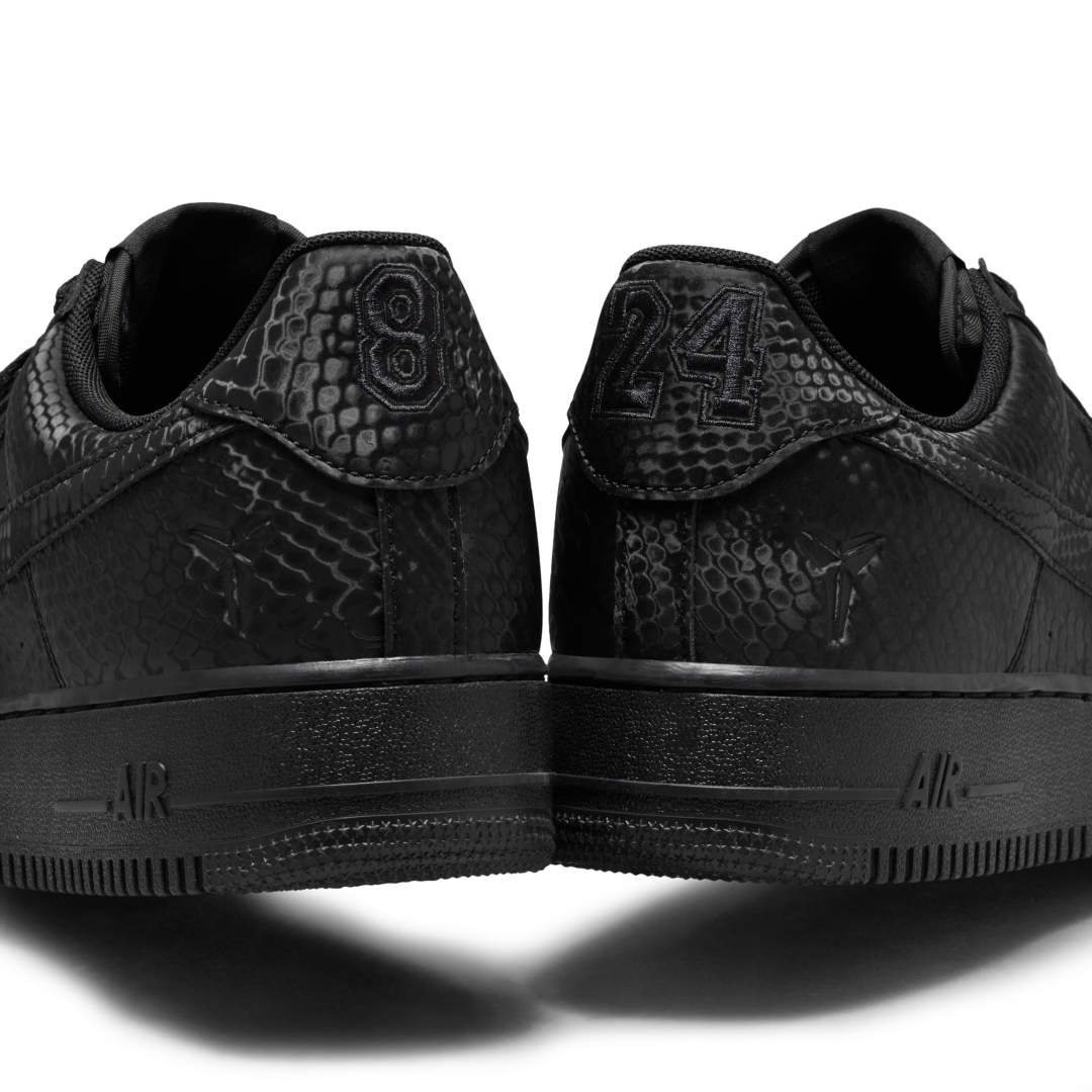 【2025年 11/1 発売】Kobe Bryant Forever × NIKE AIR FORCE 1 LOW QS “Triple Black” (コービー・ブライアント ナイキ エア フォース 1 ロー レトロ “トリプルブラック”) [IB0018-003]