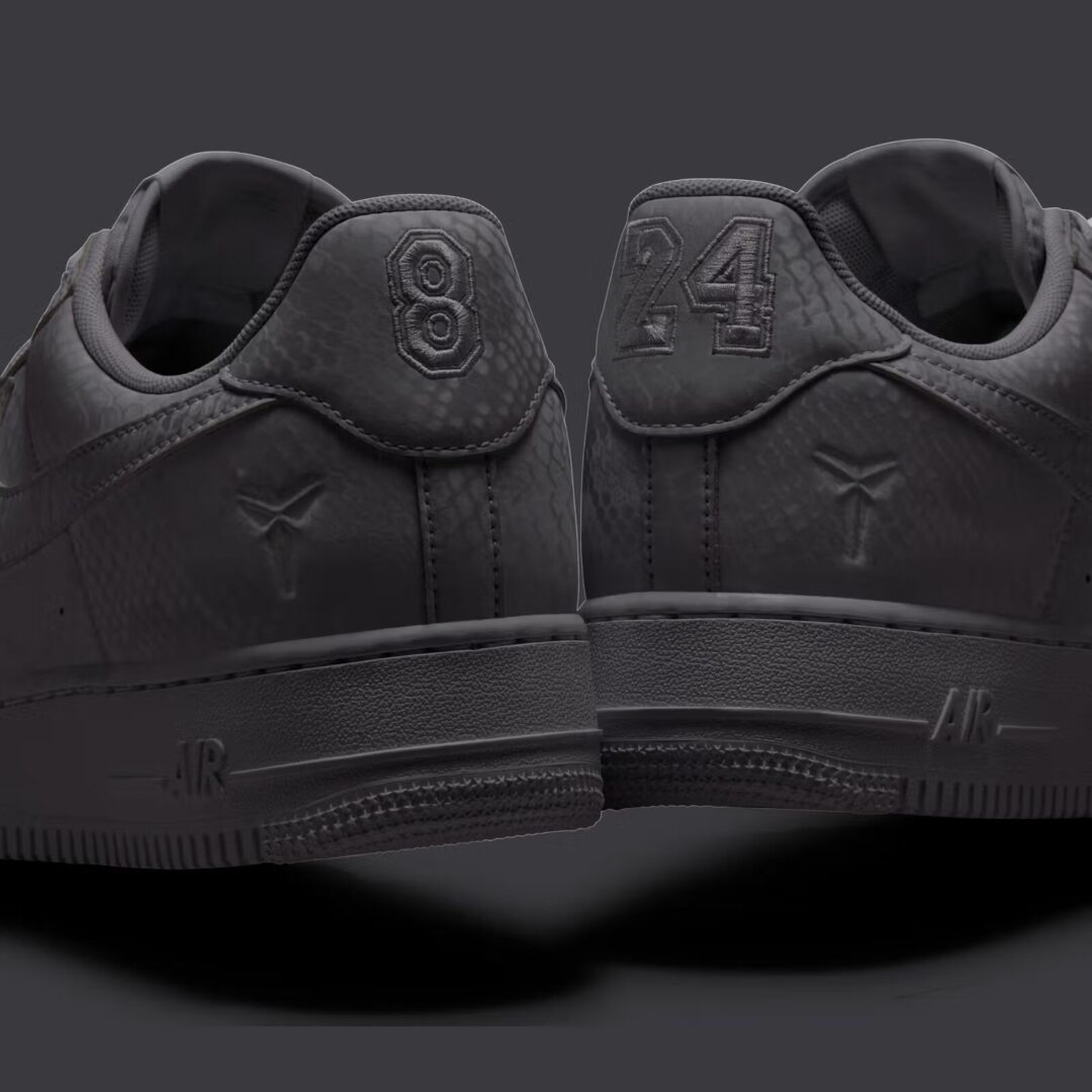 【2026年 春 発売予定】Kobe Bryant Forever × NIKE AIR FORCE 1 LOW QS “Triple Black” (コービー・ブライアント ナイキ エア フォース 1 ロー レトロ “トリプルブラック”) [IB0018-003]