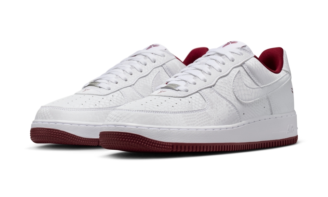 【2026年 3/23 発売】Kobe Bryant Forever × NIKE AIR FORCE 1 LOW QS “White/Team Red” (コービー・ブライアント ナイキ エア フォース 1 ロー レトロ “ホワイト/チームレッド”) [IB0018-101/IB0018-600]