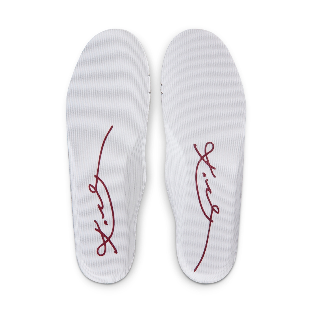 【2026年 3/23 発売】Kobe Bryant Forever × NIKE AIR FORCE 1 LOW QS “White/Team Red” (コービー・ブライアント ナイキ エア フォース 1 ロー レトロ “ホワイト/チームレッド”) [IB0018-101/IB0018-600]