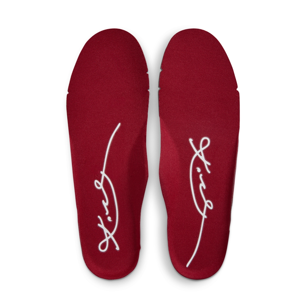 【2026年 3/23 発売】Kobe Bryant Forever × NIKE AIR FORCE 1 LOW QS “White/Team Red” (コービー・ブライアント ナイキ エア フォース 1 ロー レトロ “ホワイト/チームレッド”) [IB0018-101/IB0018-600]