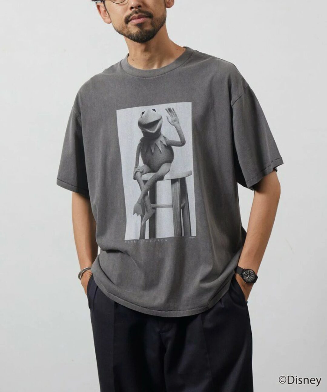世界的人気キャラクター『カーミット・ザ・フロッグ』のカラフルなプリントが目を引くTシャツが2025年 8月下旬 発売 (The Muppets KERMIT THE FROG)