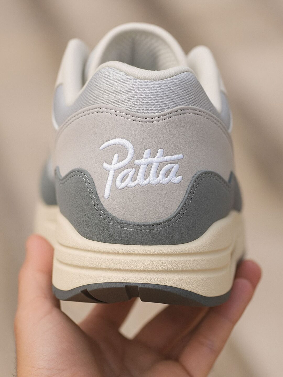 【2026年 夏 発売予定】PATTA × NIKE AIR MAX 1 “White/Hyper Crimson/Pure Platinum” (パタ ナイキ エア マックス “ホワイト/ハイパークリムゾン/ピュアプラチナム”) [II7055-100]
