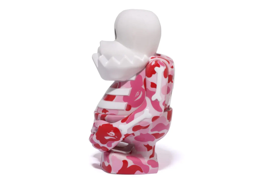 A BATHING APE × BOUNTY HUNTER SKULL KUN FIGURE 名作“スカルくん”がABC CAMOで2025年 8/1 & 8/2 発売 (ア ベイシング エイプ バウンティーハンター)