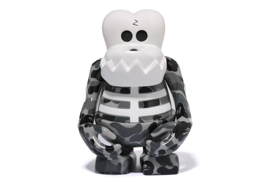 A BATHING APE × BOUNTY HUNTER SKULL KUN FIGURE 名作“スカルくん”がABC CAMOで2025年 8/1 & 8/2 発売 (ア ベイシング エイプ バウンティーハンター)