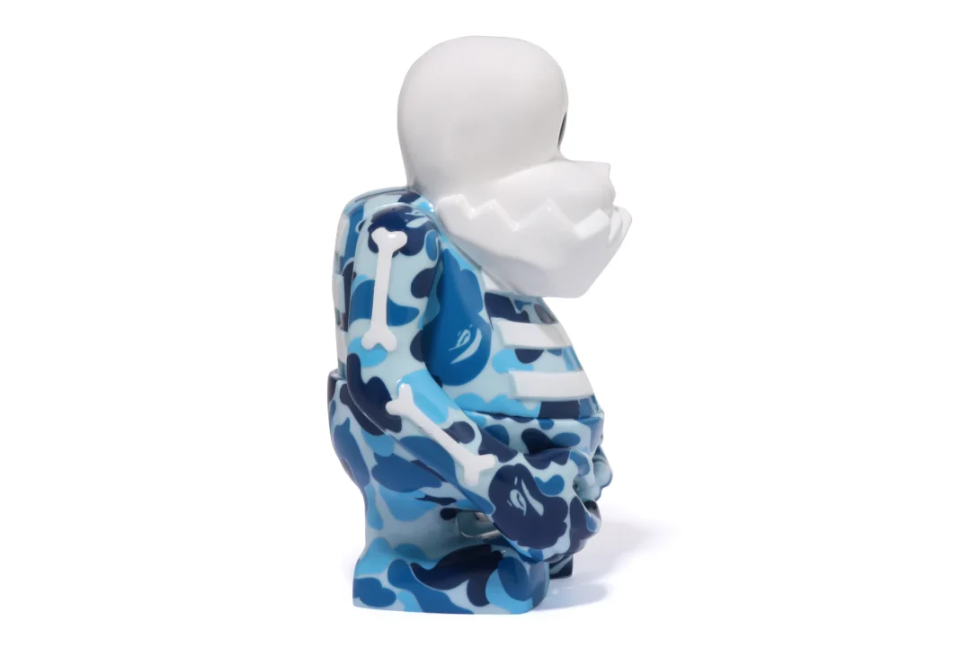 A BATHING APE × BOUNTY HUNTER SKULL KUN FIGURE 名作“スカルくん”がABC CAMOで2025年 8/1 & 8/2 発売 (ア ベイシング エイプ バウンティーハンター)