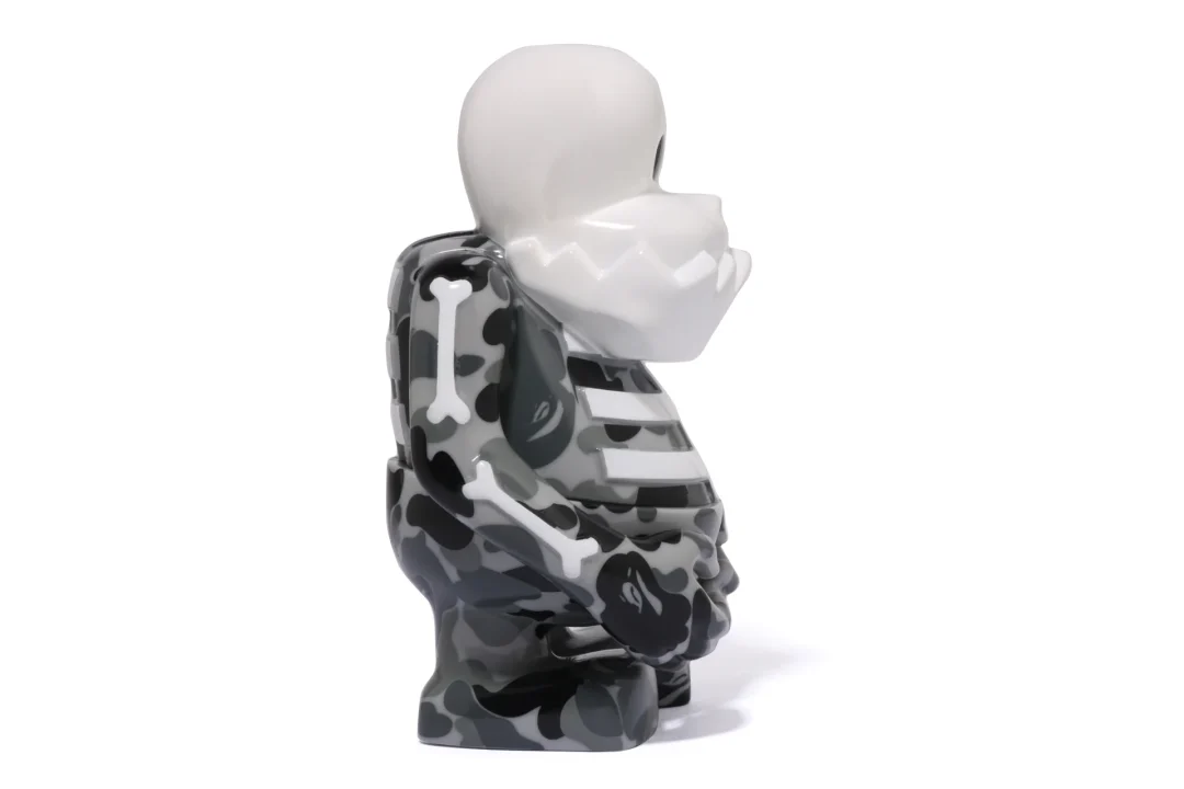 A BATHING APE × BOUNTY HUNTER SKULL KUN FIGURE 名作“スカルくん”がABC CAMOで2025年 8/1 & 8/2 発売 (ア ベイシング エイプ バウンティーハンター)