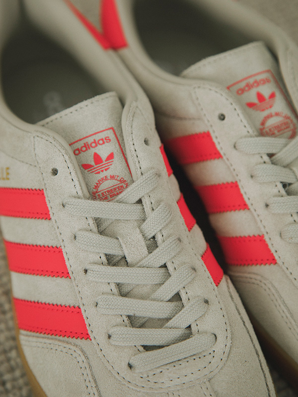 URBAN RESEARCH DOORS EXCLUSIVE「adidas Originals GAZELLE INDOOR “Beige/Lucid Red”」が2025年 7/25 発売 (プーマ アーバンリサーチ ドアーズ アディダス オリジナルス ガゼル) [JR3840]