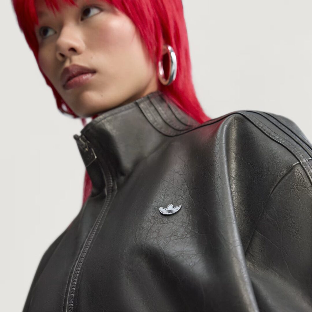 アディダスからアイコニックなファイヤーバードデザインの”トラックトップ & ジョーツ”が2025年 7/23 発売 (adidas Originals Firebird Oversized Track Top/Jorts)