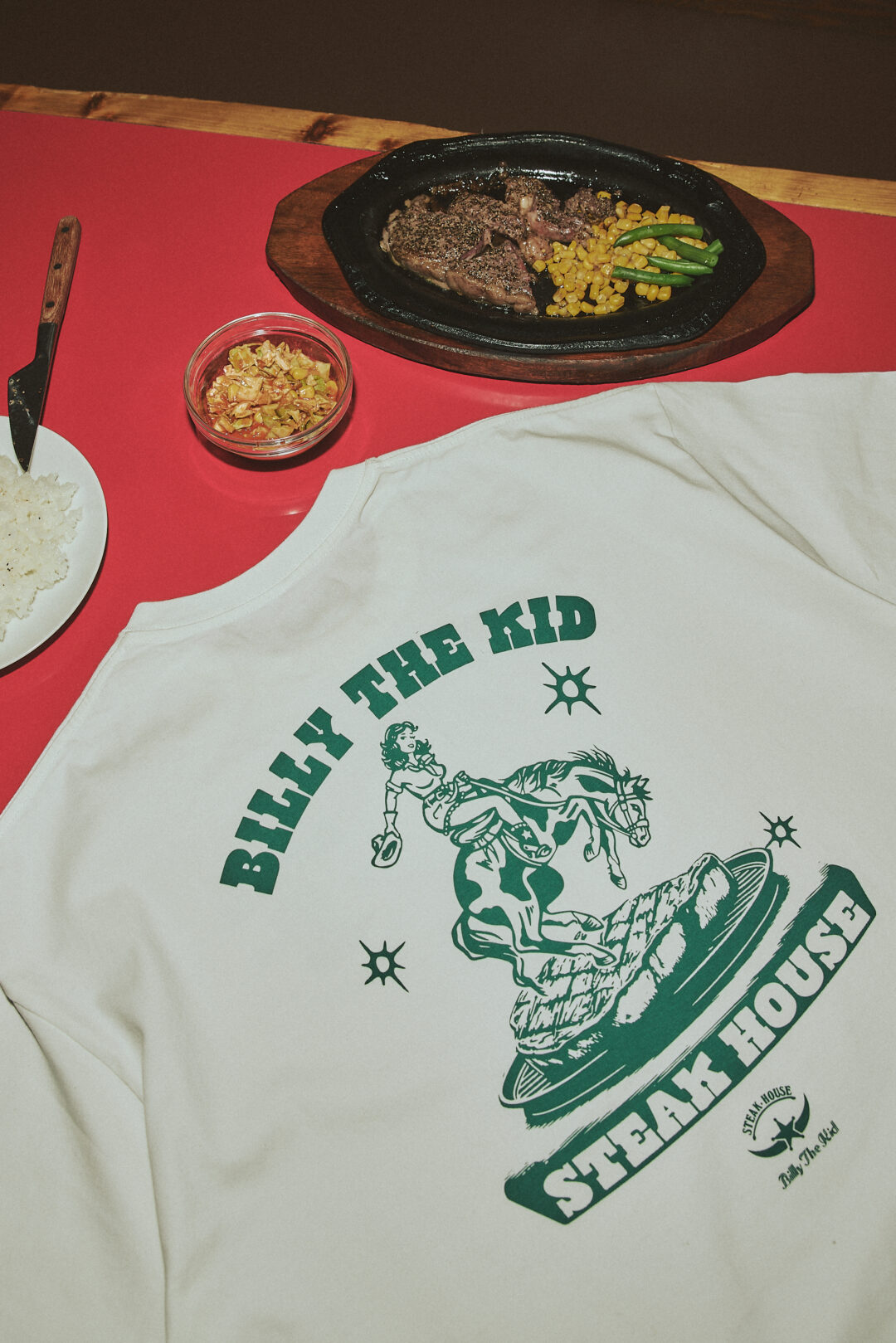 ステーキハウス「ビリー・ザ・キッド」× JOURNAL STANDARD 異色コラボTeeが受注販売 (BILLY THE KID ジャーナルスタンダード)