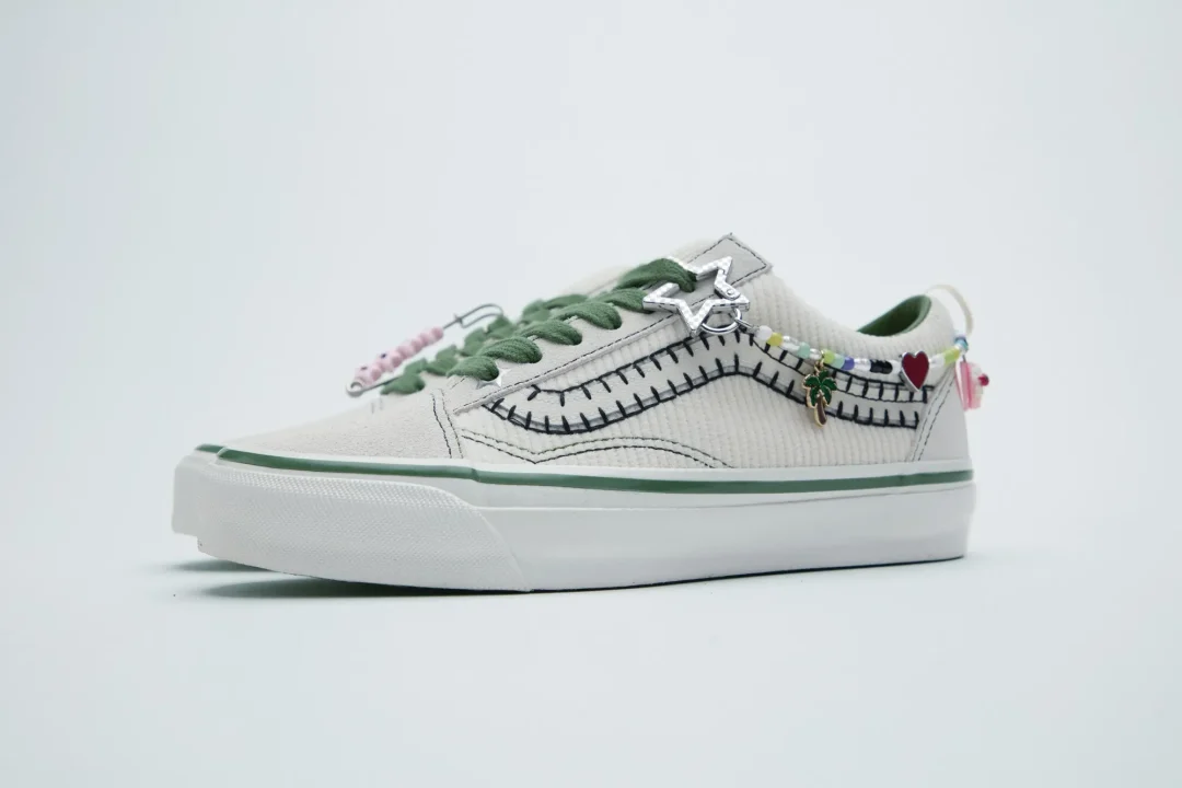 【2025年 7/18 発売】「開心那」シグネチャーモデル VANS PREMIUM OLD SKOOL CHARMS (バンズ プレミアム オールドスクール チャームス) [ VN000EGYCRM]