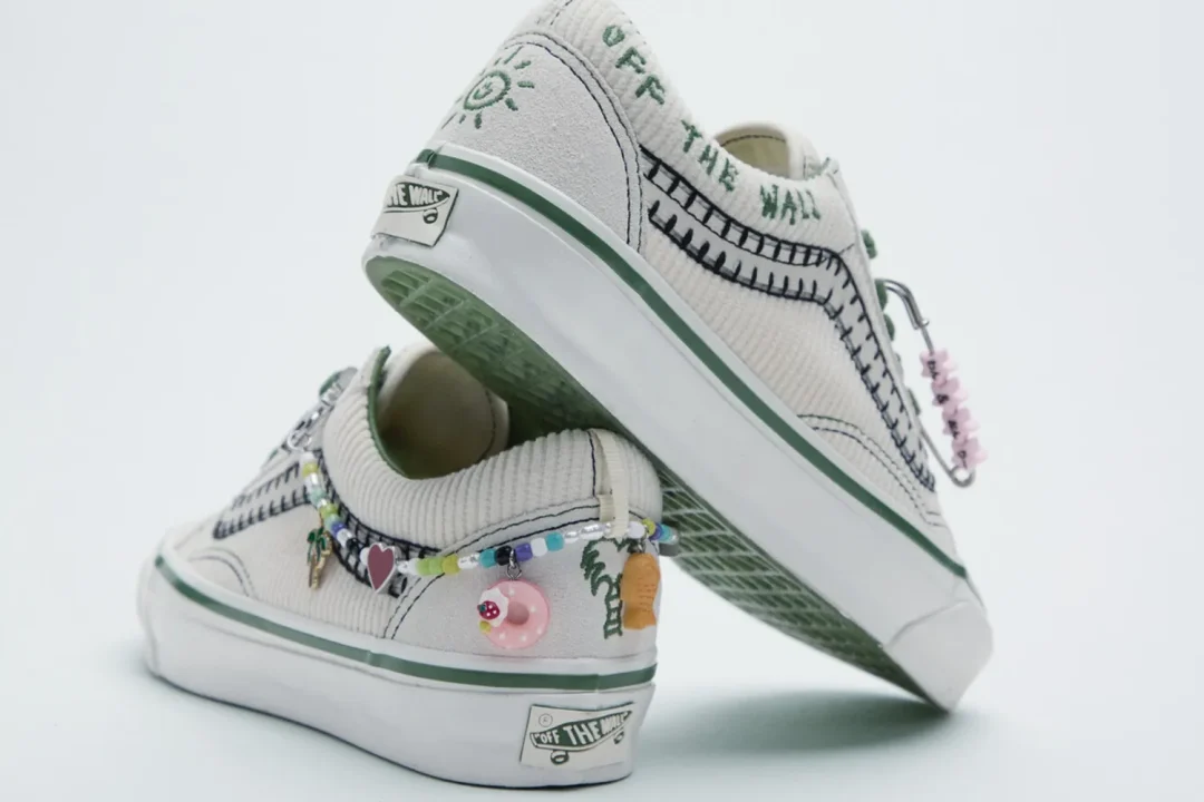 【2025年 7/18 発売】「開心那」シグネチャーモデル VANS PREMIUM OLD SKOOL CHARMS (バンズ プレミアム オールドスクール チャームス) [ VN000EGYCRM]