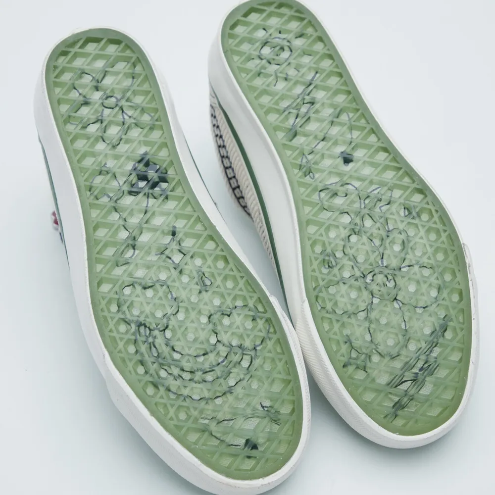 【2025年 7/18 発売】「開心那」シグネチャーモデル VANS PREMIUM OLD SKOOL CHARMS (バンズ プレミアム オールドスクール チャームス) [ VN000EGYCRM]