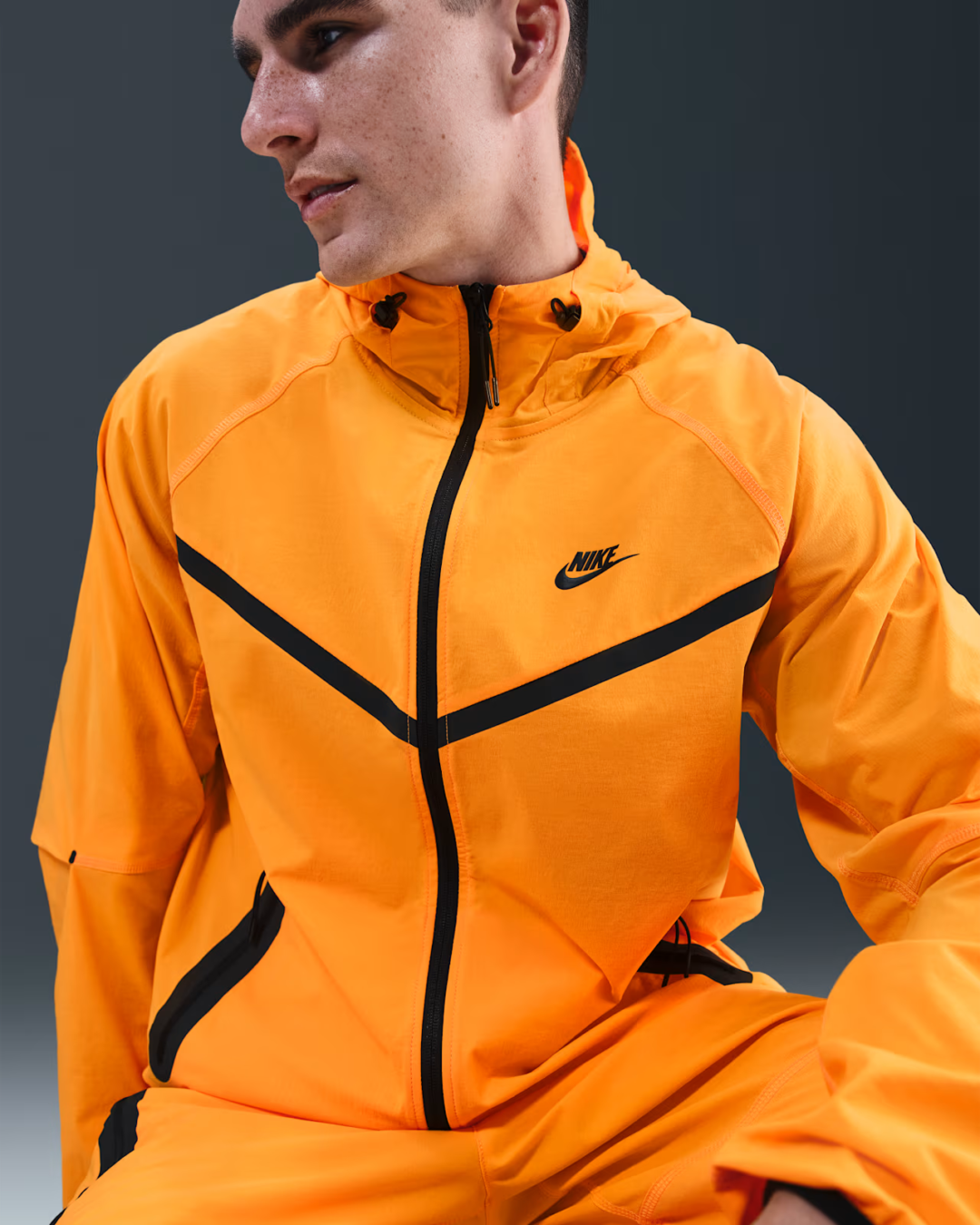 Air Max Dn8のグラデーションカラーパターンでまとめた NIKE TECH 最新アパレルコレクションが2025年 8/4 発売 (ナイキ テック) [II4622-480/II4600-717/II4634-480/II4615-717]