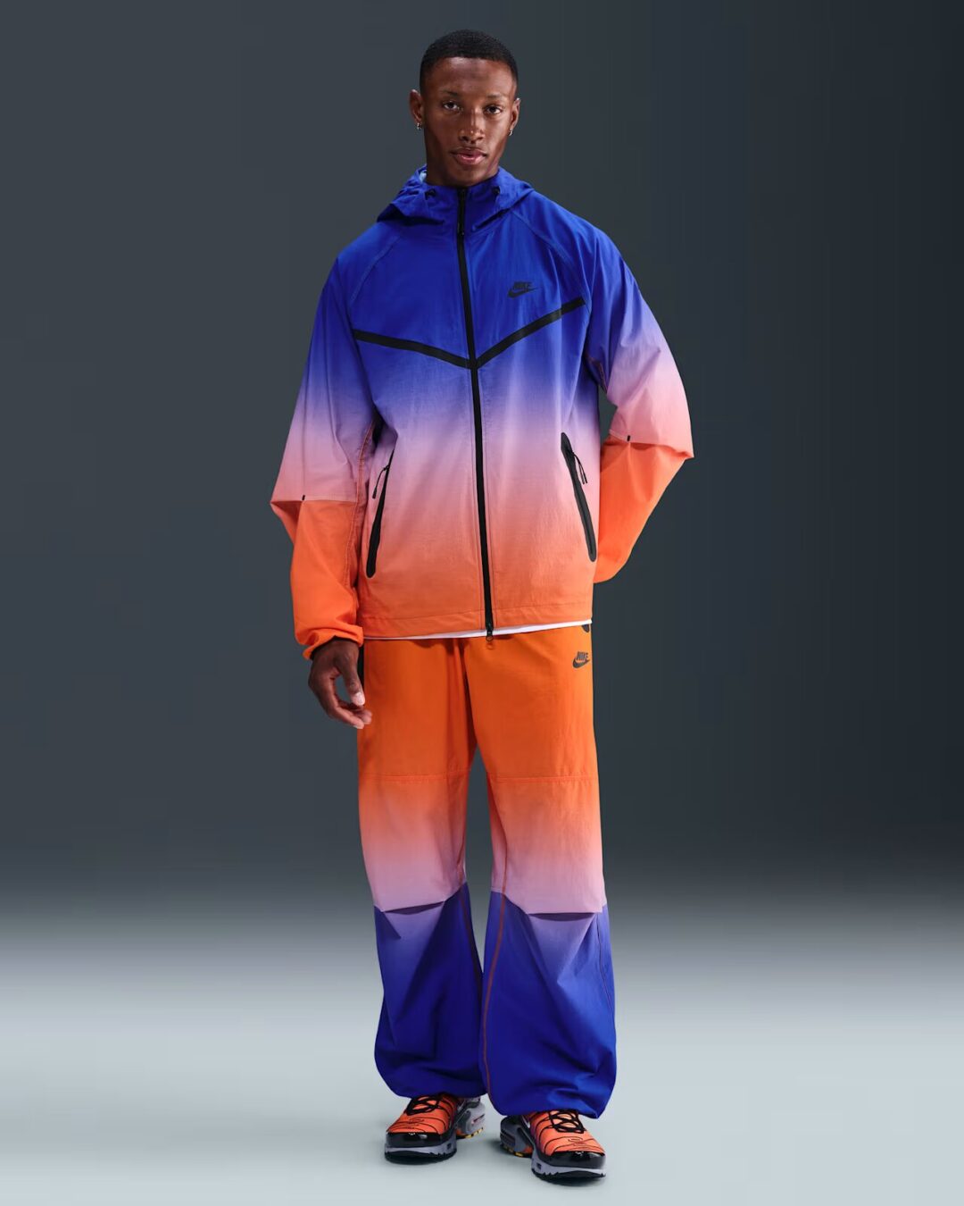 Air Max Dn8のグラデーションカラーパターンでまとめた NIKE TECH 最新アパレルコレクションが2025年 8/4 発売 (ナイキ テック) [II4622-480/II4600-717/II4634-480/II4615-717]