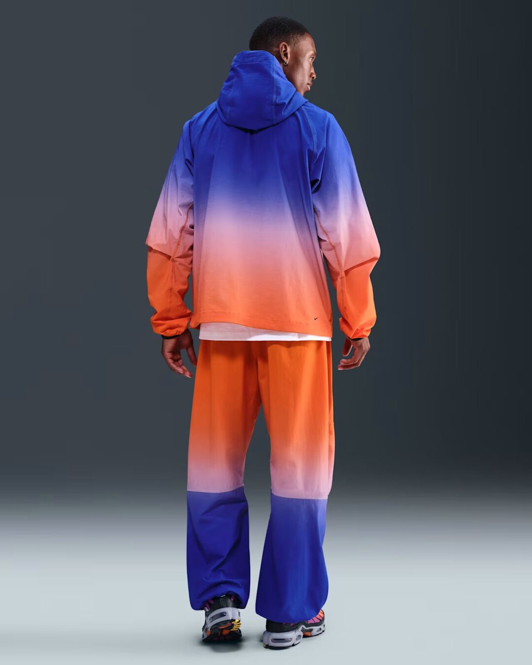 Air Max Dn8のグラデーションカラーパターンでまとめた NIKE TECH 最新アパレルコレクションが2025年 8/4 発売 (ナイキ テック) [II4622-480/II4600-717/II4634-480/II4615-717]