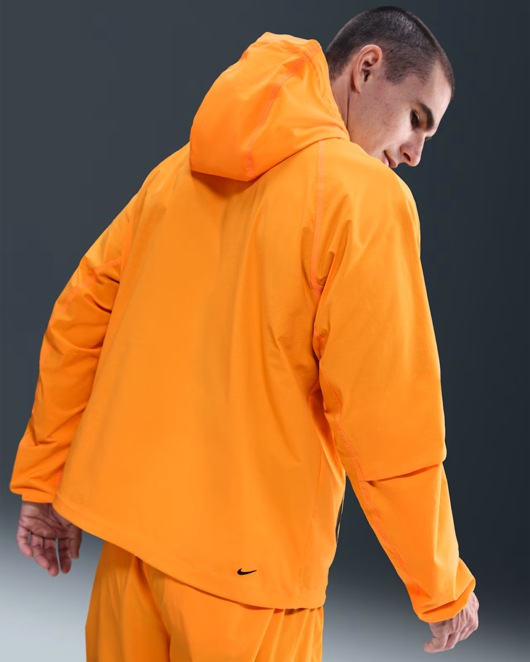 Air Max Dn8のグラデーションカラーパターンでまとめた NIKE TECH 最新アパレルコレクションが2025年 8/4 発売 (ナイキ テック) [II4622-480/II4600-717/II4634-480/II4615-717]