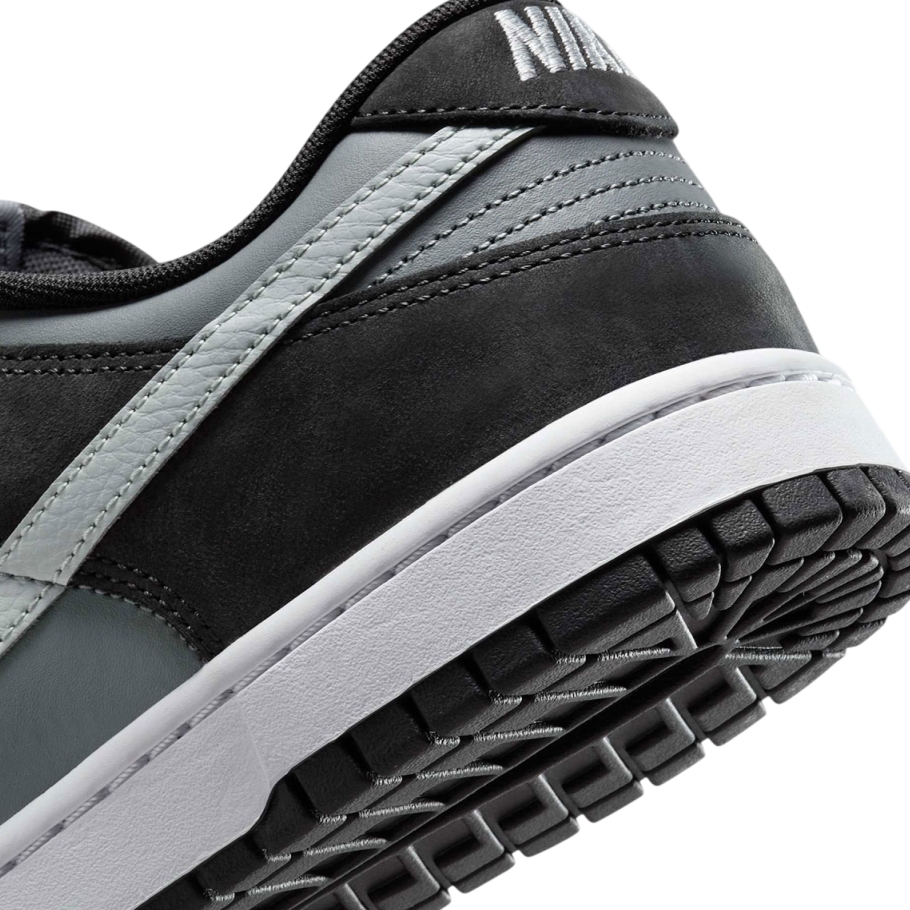 【2025年 発売】NIKE DUNK LOW “Black/Light Smoke Grey” (ナイキ ダンク ロー “ブラック/ライトスモークグレー”) [IB3079-001]