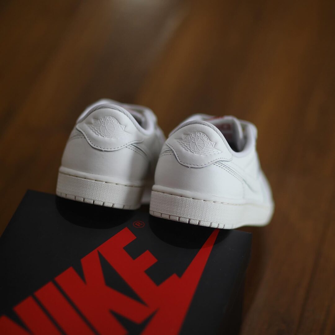 【2026年 6/6 発売】NIKE AIR JORDAN 1 LOW OG “Sail/University Red” (ナイキ エア ジョーダン 1 ロー “セイル/ユニバーシティレッド”) [HQ6998-100]