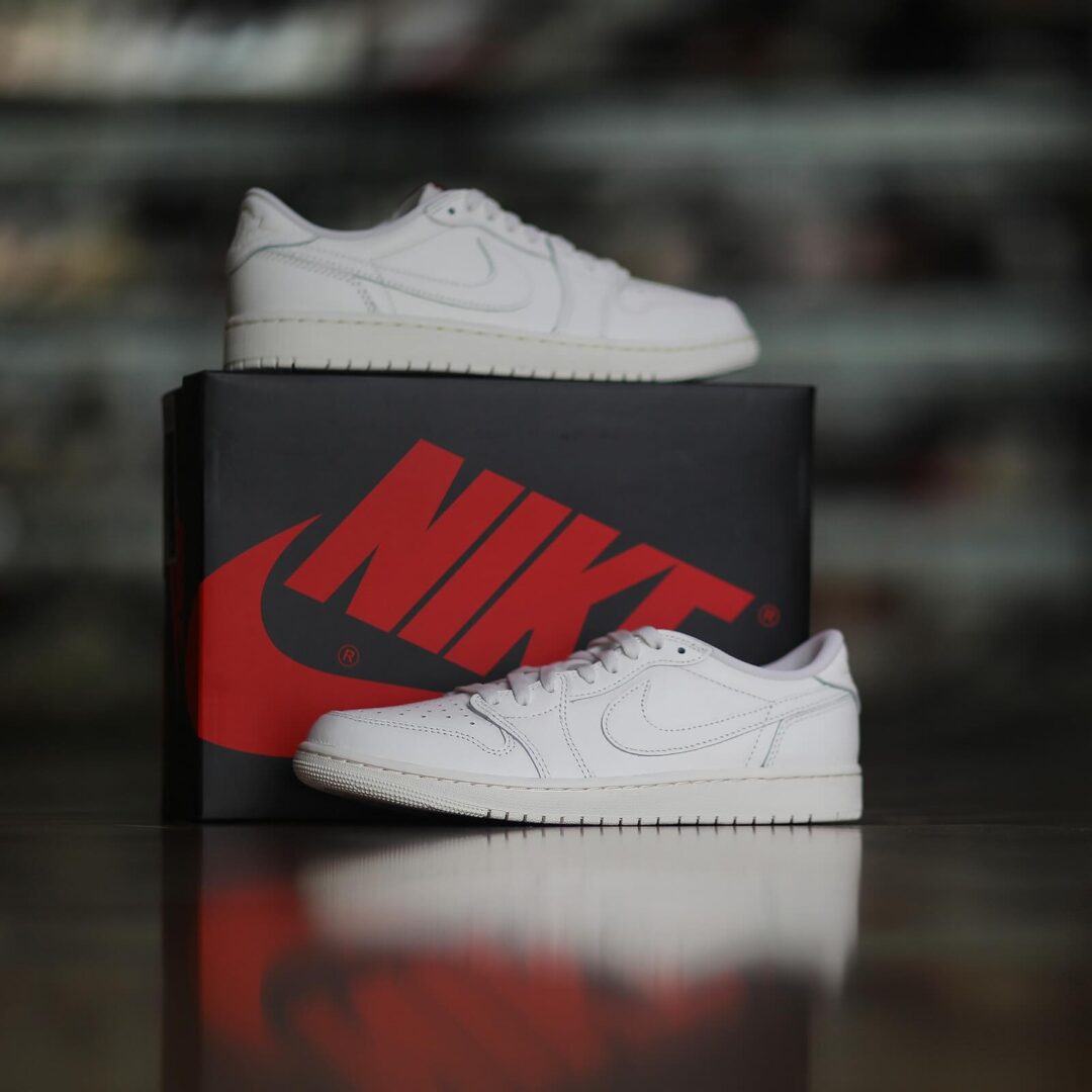 【2026年 6/6 発売】NIKE AIR JORDAN 1 LOW OG “Sail/University Red” (ナイキ エア ジョーダン 1 ロー “セイル/ユニバーシティレッド”) [HQ6998-100]