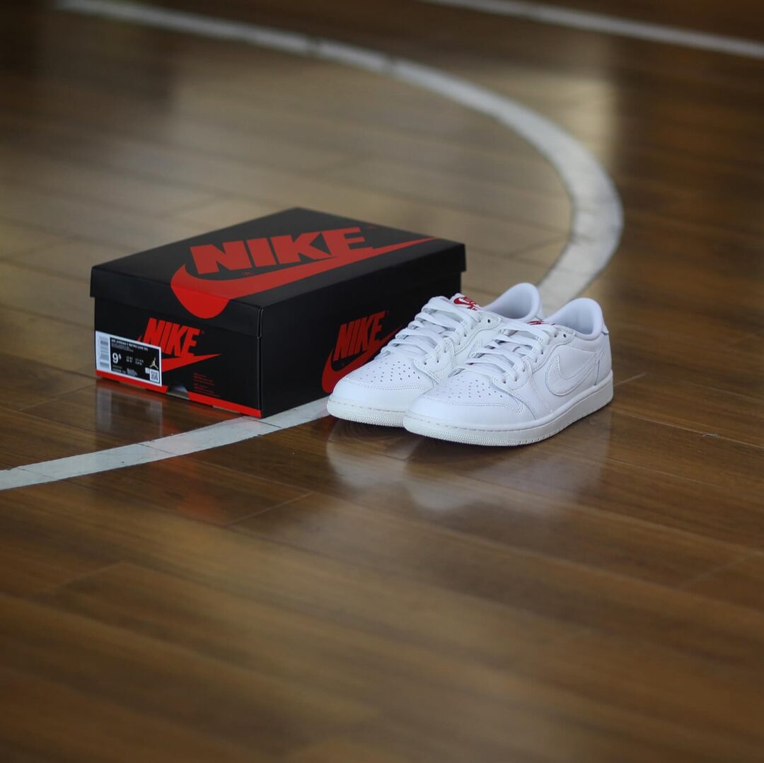 【2026年 6/6 発売】NIKE AIR JORDAN 1 LOW OG “Sail/University Red” (ナイキ エア ジョーダン 1 ロー “セイル/ユニバーシティレッド”) [HQ6998-100]