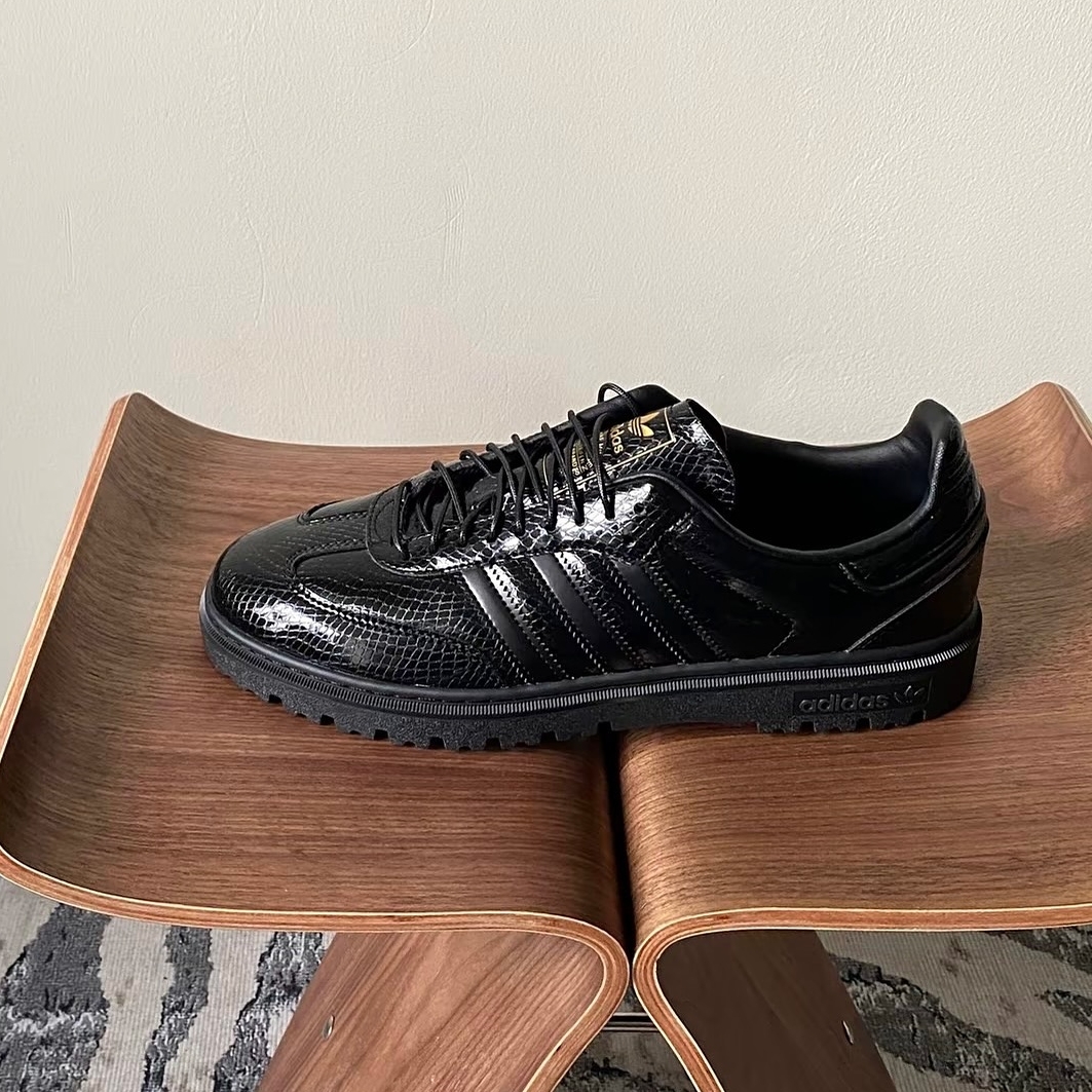 【海外発売】adidas Originals SAMBA WTR “Black Snake” (アディダス オリジナルス サンバ “ブラックスネーク”)