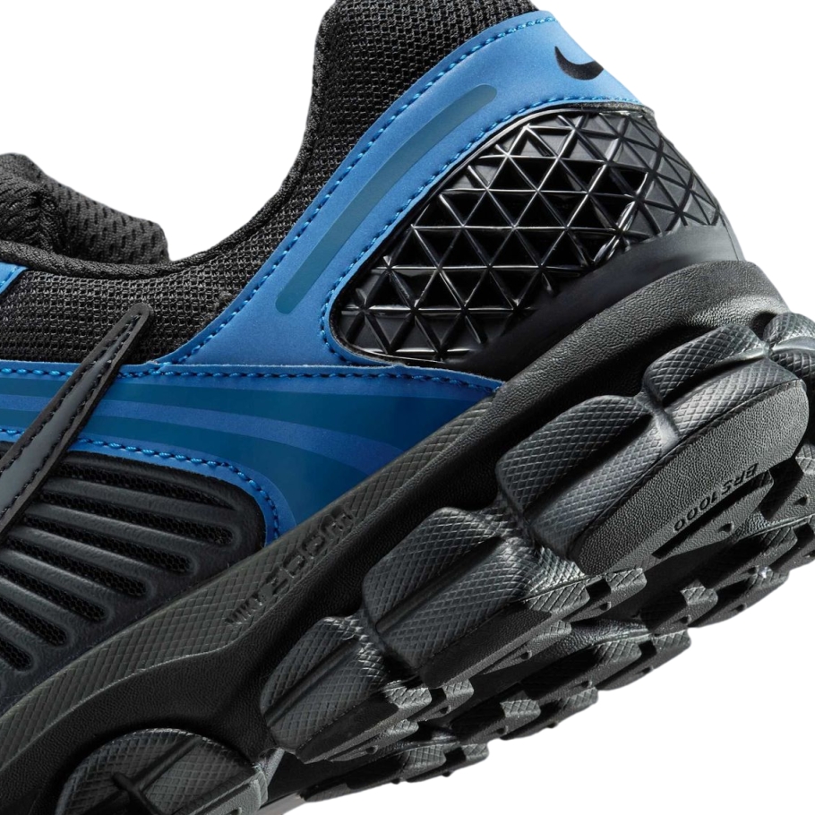 【2025年 9/24 発売予定】NIKE ZOOM VOMERO 5 “Black/Court Blue” (ナイキ ズーム ボメロ 5 “ブラック/コートブルー”) [HV6900-001]