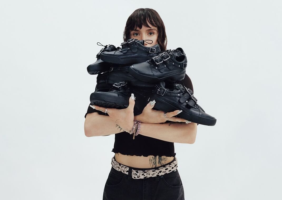 【2025年 9/11 発売】「Efron Danzig」シグネチャーモデル VANS PREMIUM OLD SKOOL BUCKLE (エフロン・ダンジグ バンズ プレミアム オールドスクール バックル) [VN000EEDBLK]