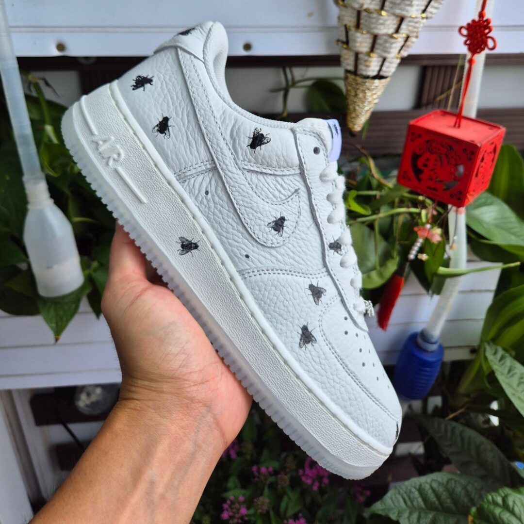 【2025年 10/24 発売】NIKE AIR FORCE 1 LOW “Houseflies” (ナイキ エア フォース 1 ロー “ハウスフライ”) [IM3081-100]