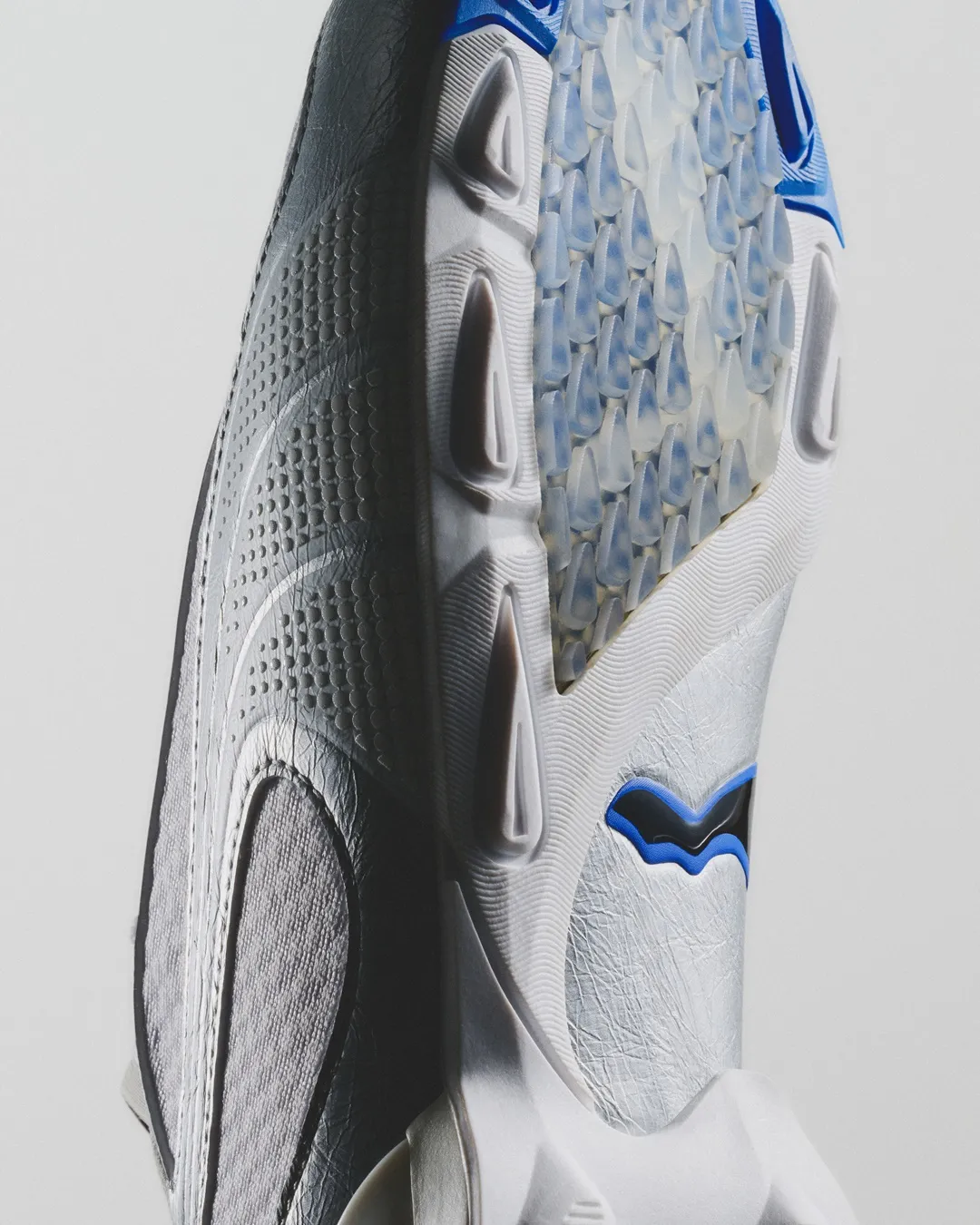 【2025年 7/12 発売】PUMA V-S1 METALLIC “White/Gold” (プーマ メタリック) [402953-02/402953-04]