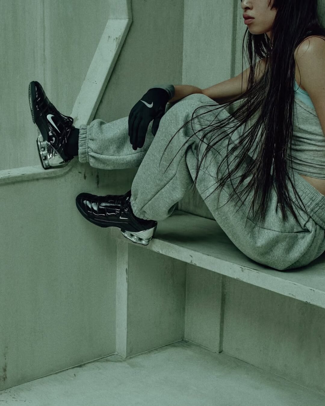 【2025年 7/5 & 7/12 発売予定】Maha Amsterdam × NIKE W TOTAL 90 SHOX MAGIA “Black/Metallic Silver” (マハ アムステルダム ナイキ トータル ショックス マギア “ブラック/シルバー”) [IM9326-001]