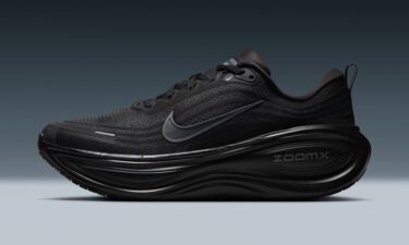 【2025年 8/7 発売予定】NIKE VOMERO PLUS “Black/Metallic Dark Grey” (ナイキ ボメロ プラス “ブラック/メタリックダークグレー”) [HV8150-003]