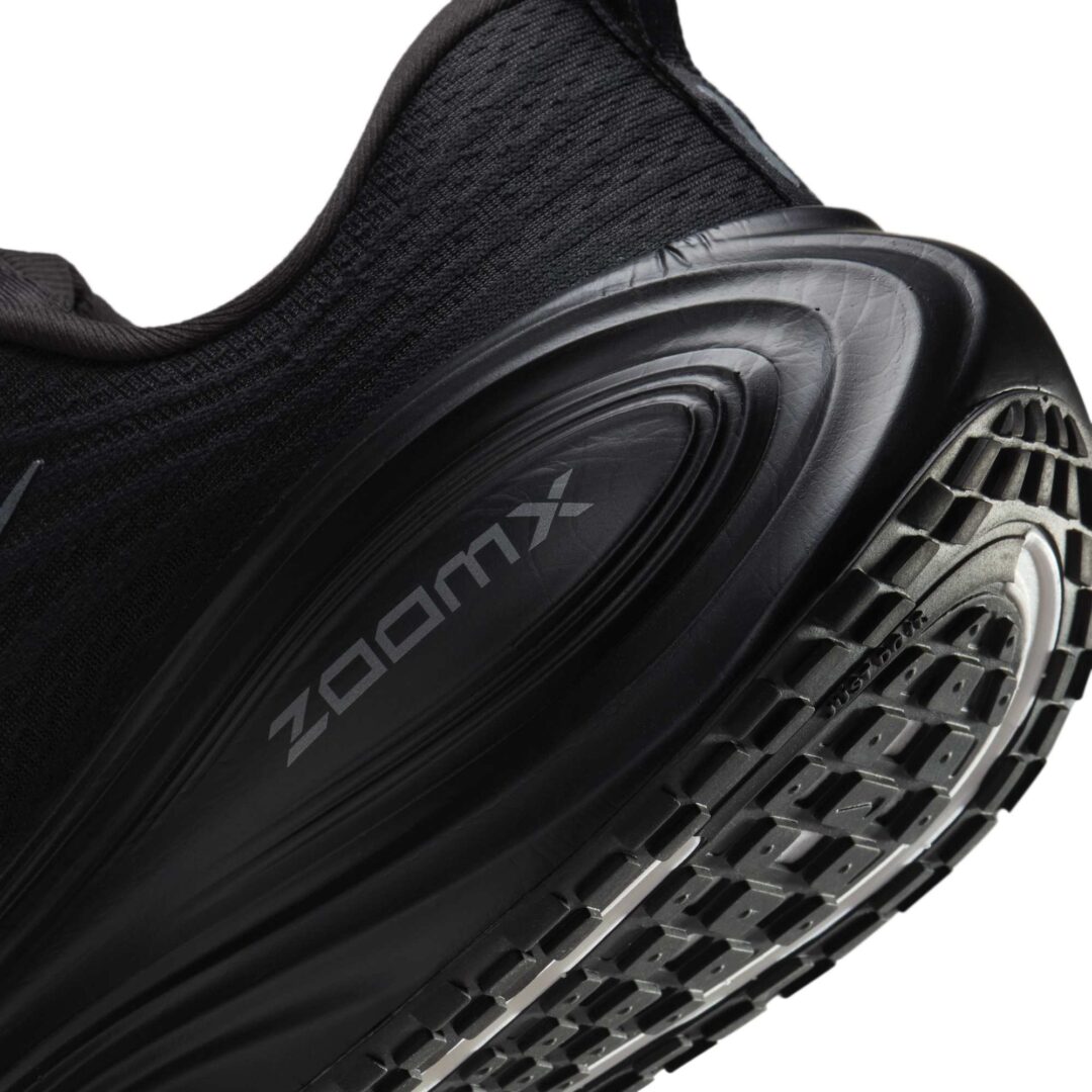 【2025年 8/7 発売予定】NIKE VOMERO PLUS “Black/Metallic Dark Grey” (ナイキ ボメロ プラス “ブラック/メタリックダークグレー”) [HV8150-003]