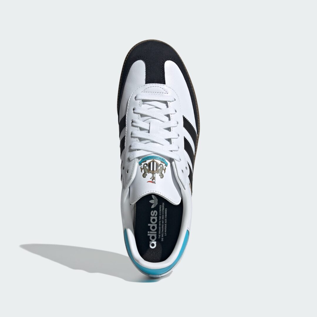 【海外発売】Newcastle United FC × adidas Originals SAMBA “Cloud White/Core Black/Sky Rush” (ニューカッスル・ユナイテッド アディダス オリジナルス サンバ “ホワイト/ブラック/スカイラッシュ”) [JR6353]