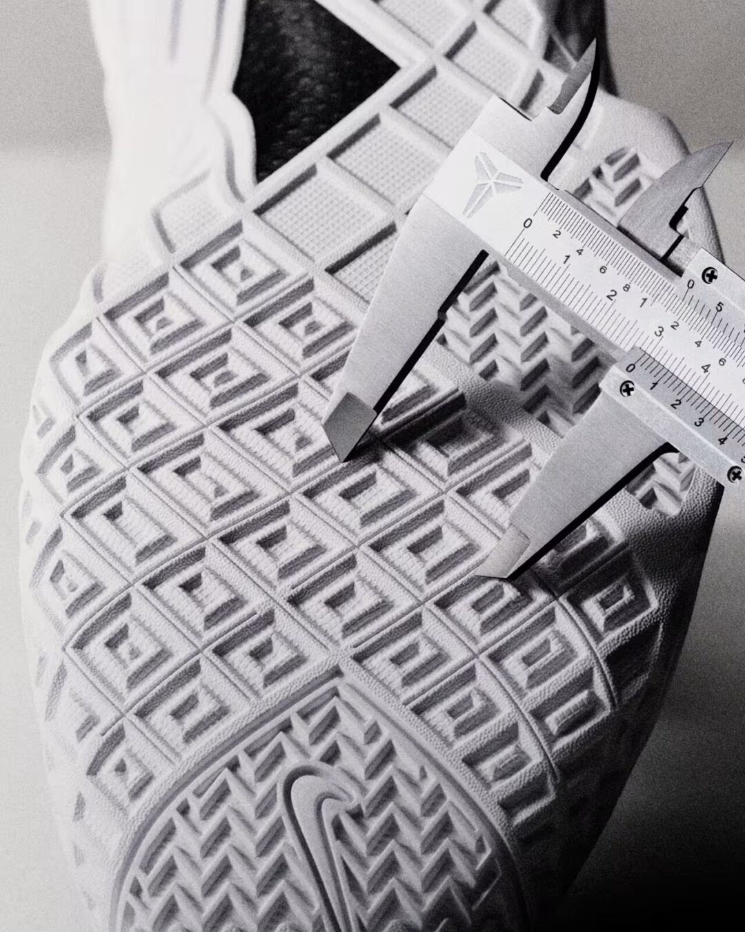 【2025年 8/23 発売】NIKE KOBE 3 PROTRO “Halo” (ナイキ コービー プロトロ “ヘイロー”) [HM4351-100]