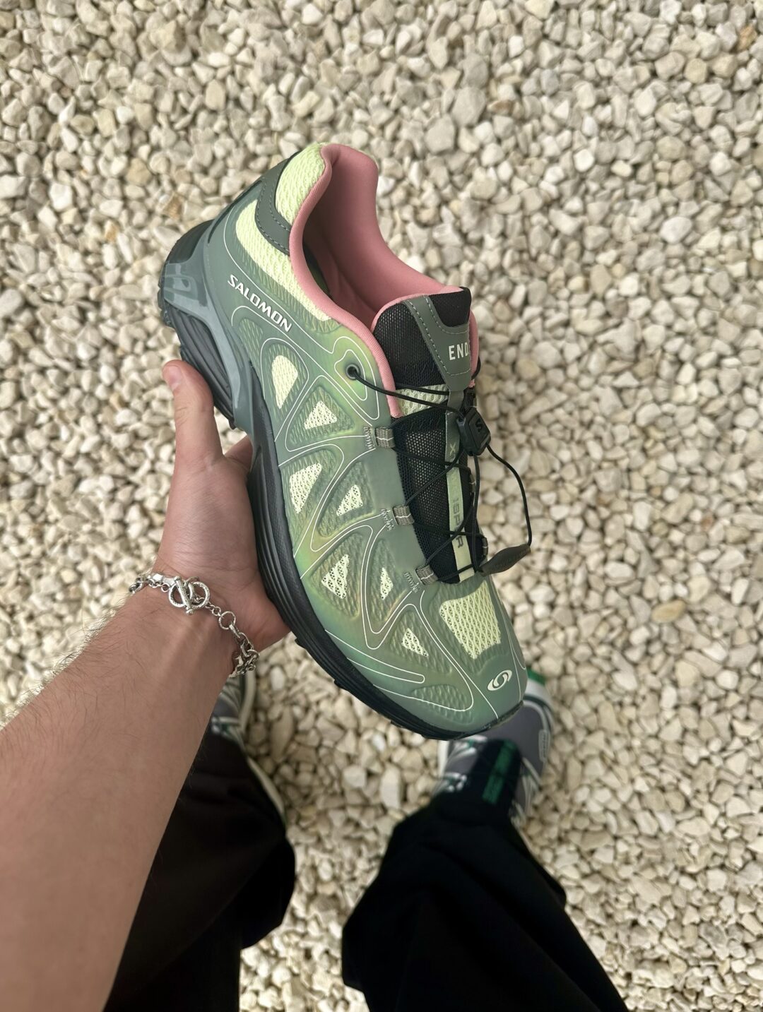 【2025年 8/15 発売】END. × SALOMON XT-WHISPER VOID “Avocado” (エンド サロモン “アボカド”)