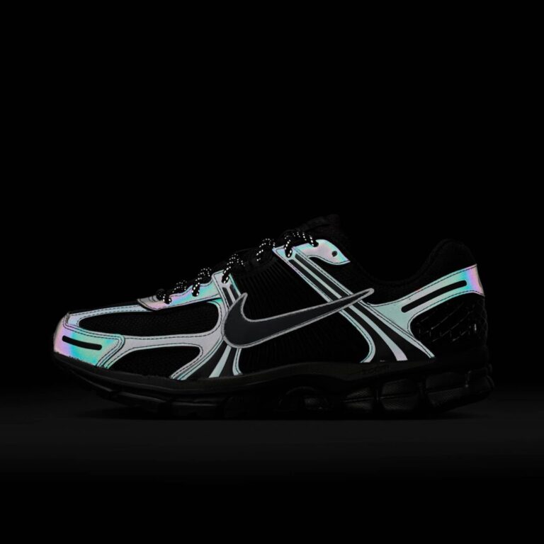 お買い得 1.6万購入2025年最新 NIKE Vomero ボメロ BLACK お買い得 1.6万購入2025年最新 NIKE Vomero ボメロ BLACK - メルカリ